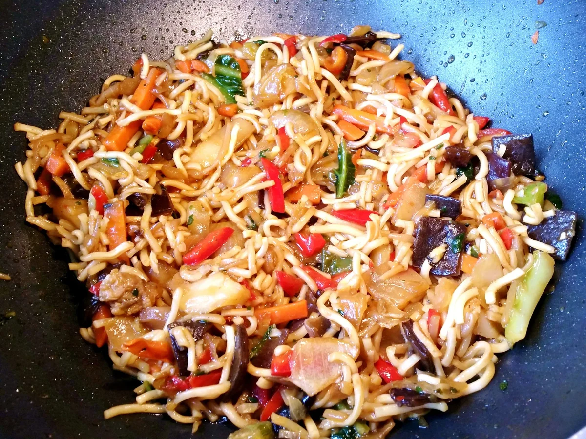 Gebratene Nudeln mit Huhn - Rezept - Bild Nr. 5590