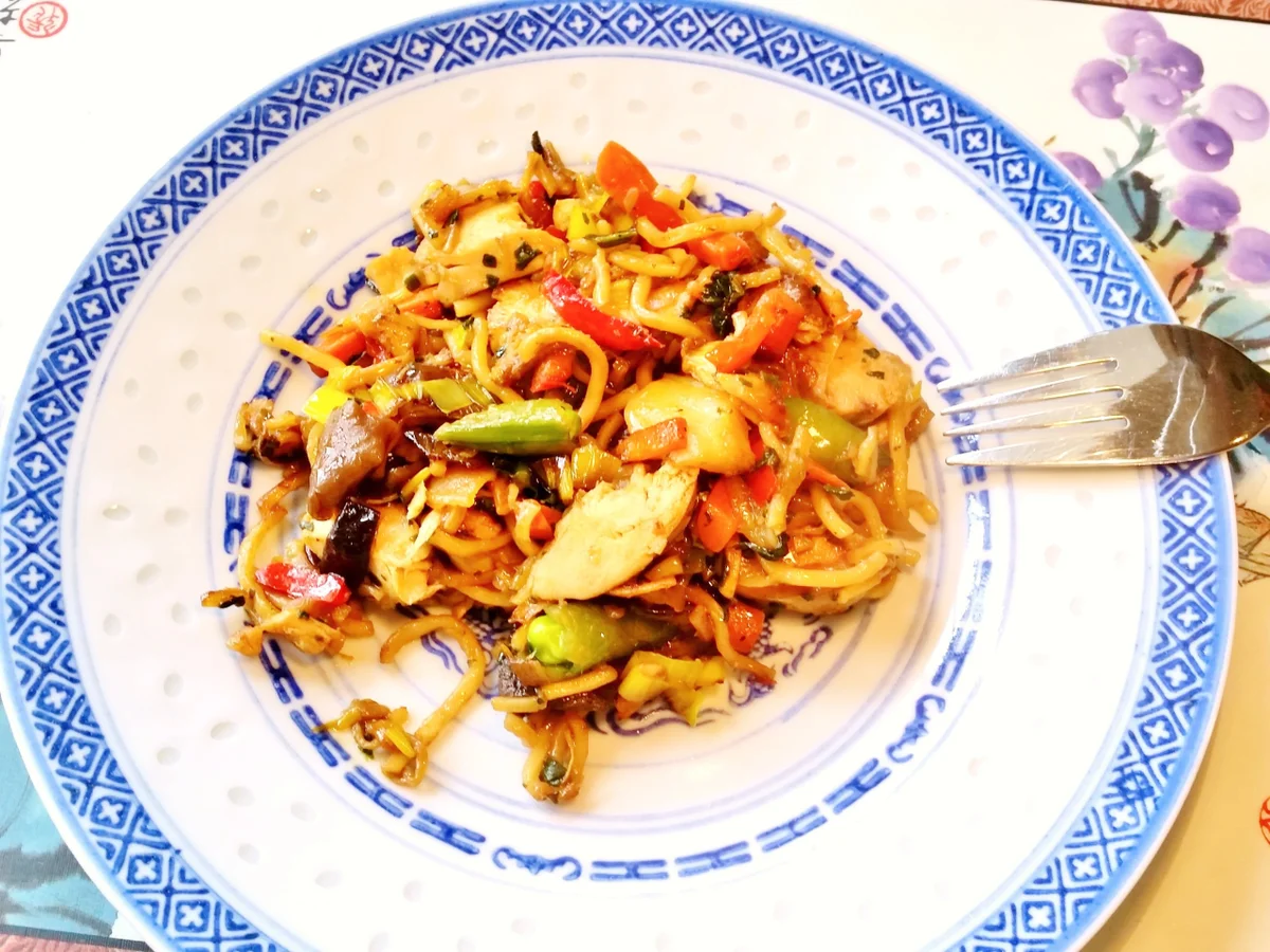 Gebratene Nudeln mit Huhn - Rezept - Bild Nr. 5591