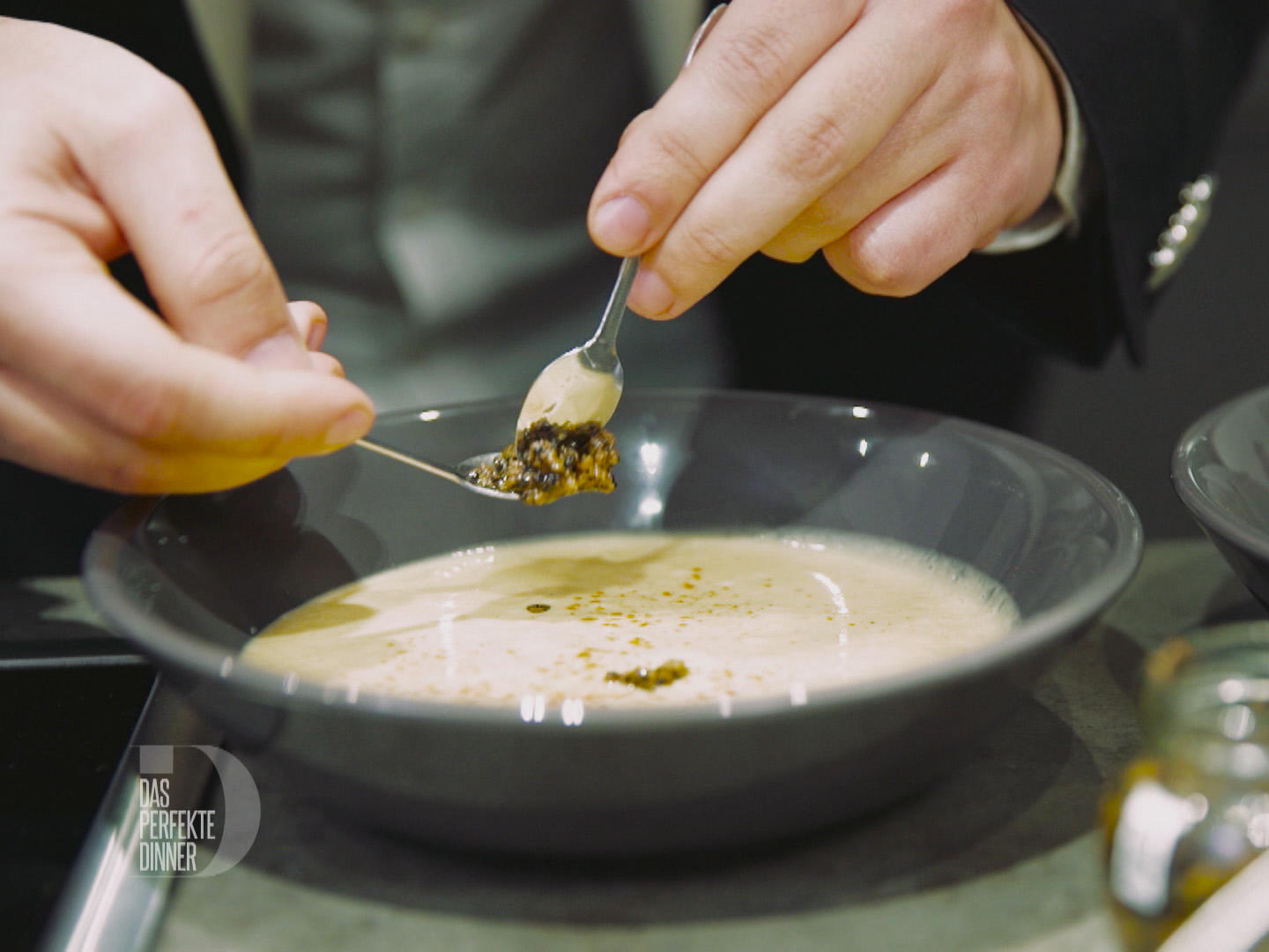 Bilder für Maronencremesuppe mit schwarzem Trüffel - Rezept