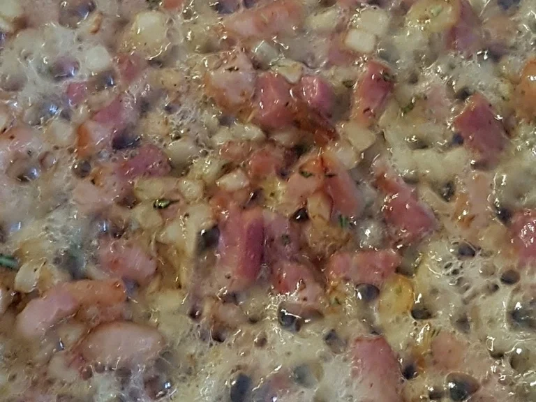 Deftiges Graubrot (mit Speck und Zwiebel) - Rezept - Bild Nr. 5434