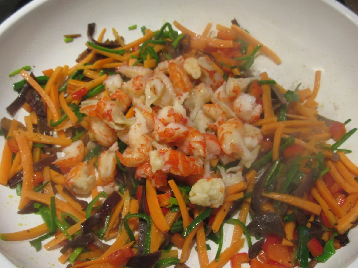 Fisch: Krebsschwänze in frittierten Gemüsekrapfen - Rezept - Bild Nr. 5421