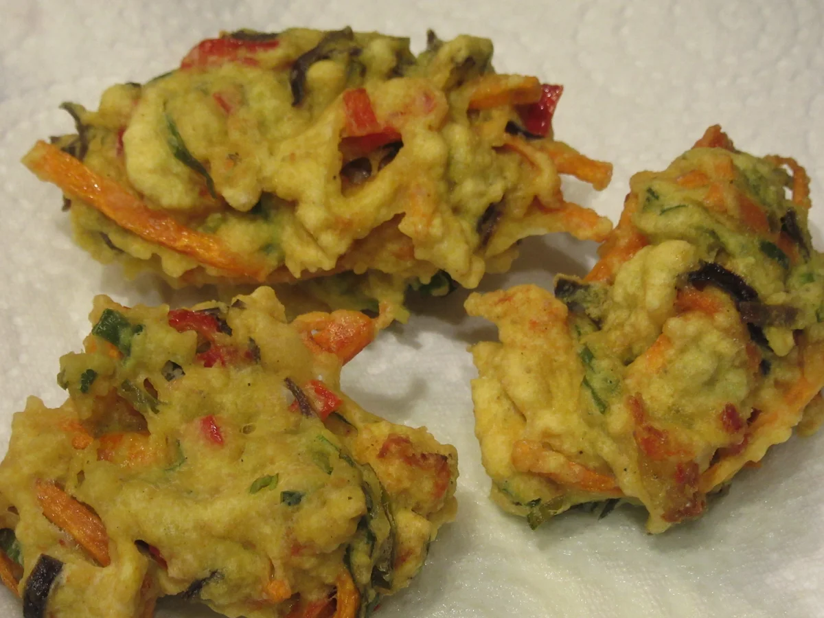 Fisch: Krebsschwänze in frittierten Gemüsekrapfen - Rezept - Bild Nr. 5423