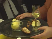 Orangen-Pannacotta mit in Butter gebratenen Cantuccinibröseln und Zitronen-Orangensorbet - Rezept - Bild Nr. 2