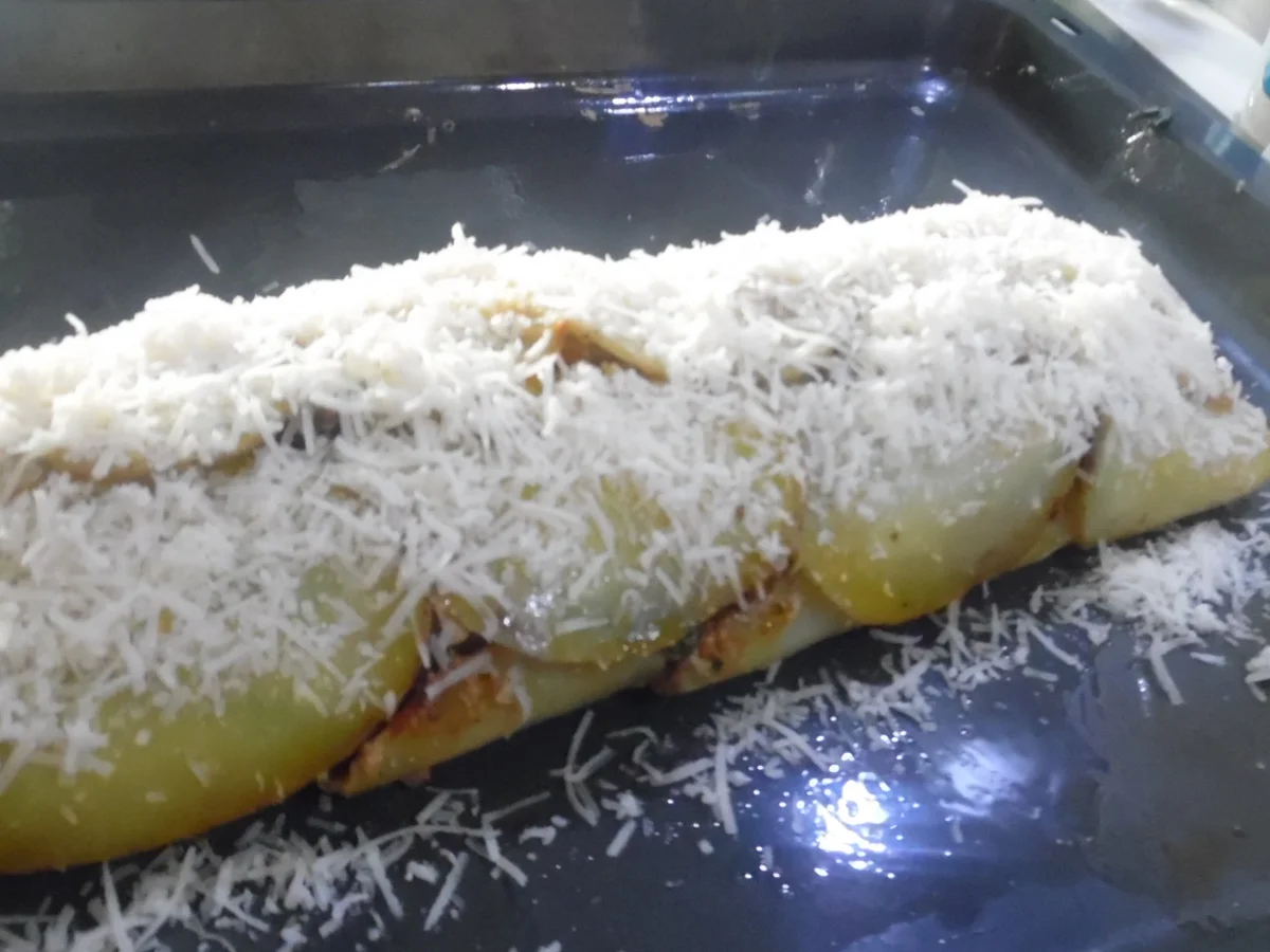 Kartoffel-Hackfleisch-Rolle mit Gurkensalat - Rezept - Bild Nr. 5423