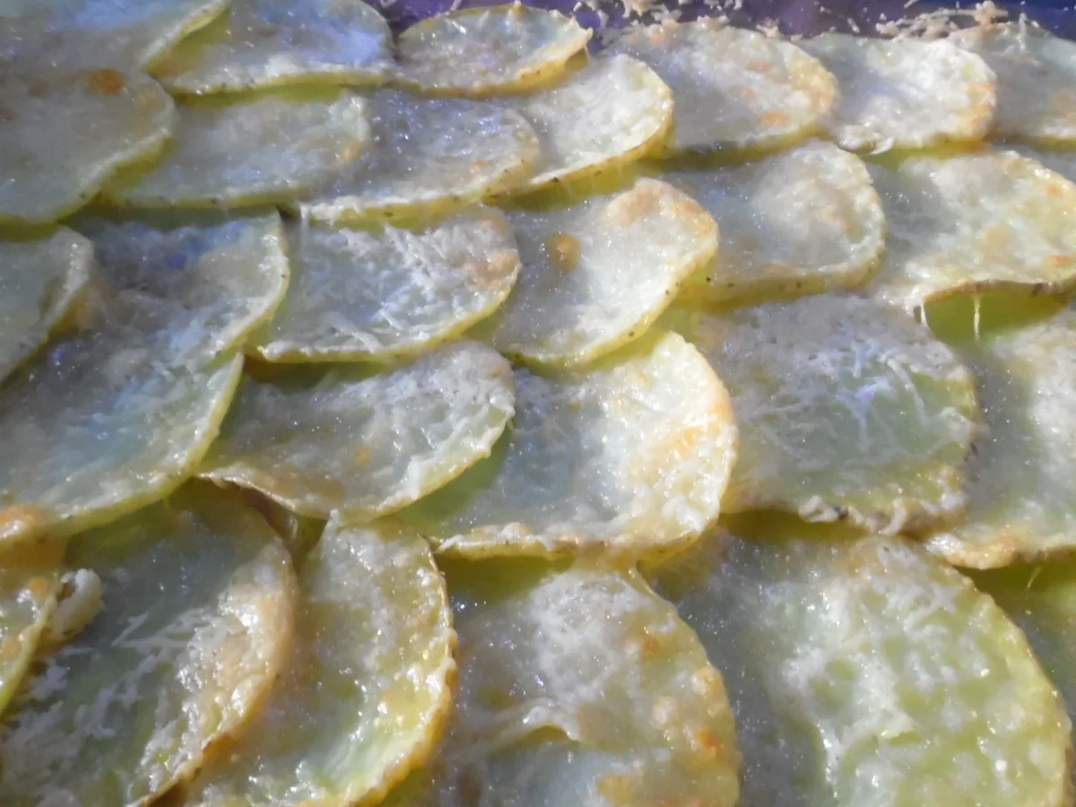 Kartoffel-Hackfleisch-Rolle mit Gurkensalat - Rezept - Bild Nr. 5427