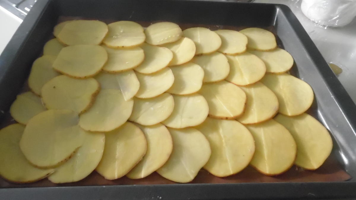 Kartoffel-Hackfleisch-Rolle mit Gurkensalat - Rezept - Bild Nr. 5429
