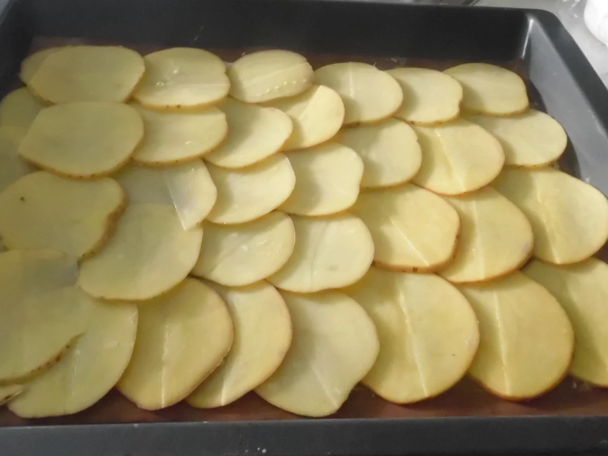 Kartoffel-Hackfleisch-Rolle mit Gurkensalat - Rezept - Bild Nr. 5429