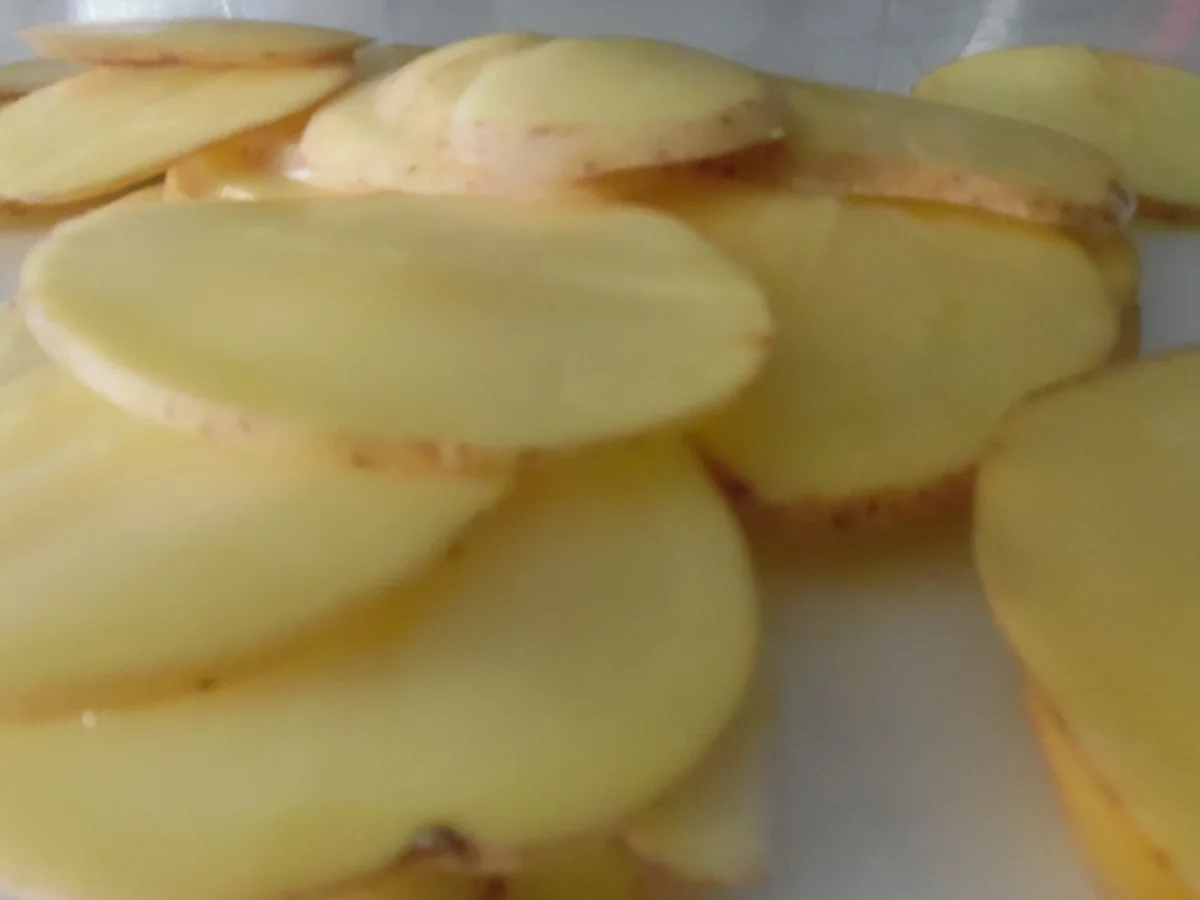 Kartoffel-Hackfleisch-Rolle mit Gurkensalat - Rezept - Bild Nr. 5430