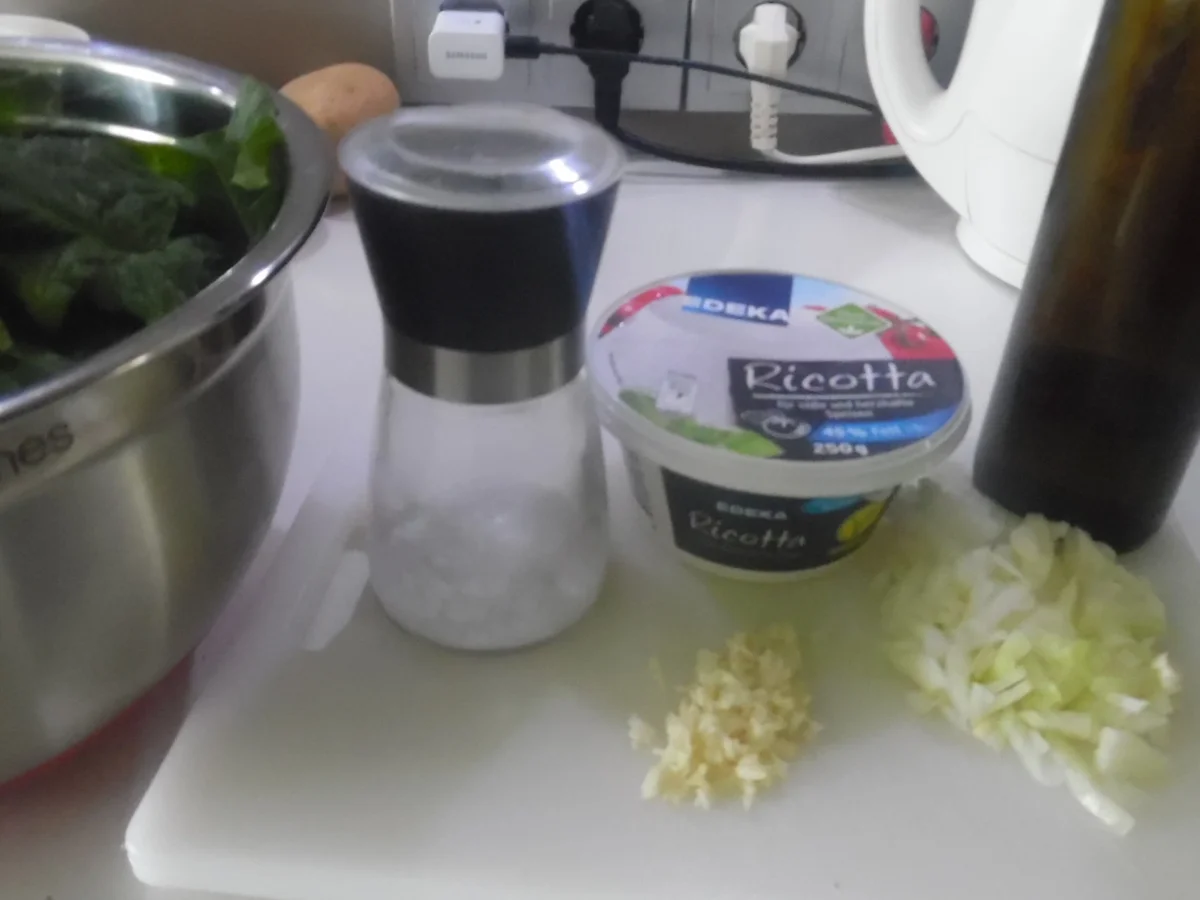 Kartoffel-Hackfleisch-Rolle mit Gurkensalat - Rezept - Bild Nr. 5435