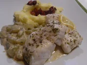 Skrei-Filet mit Rahm-Schmor-Gurken und Speck-Croutons - Rezept - Bild Nr. 2