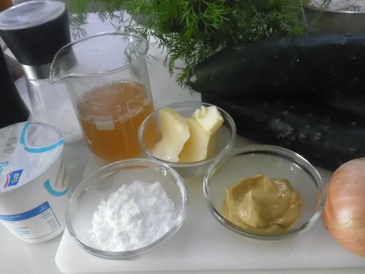 Skrei-Filet mit Rahm-Schmor-Gurken und Speck-Croutons - Rezept - Bild Nr. 8