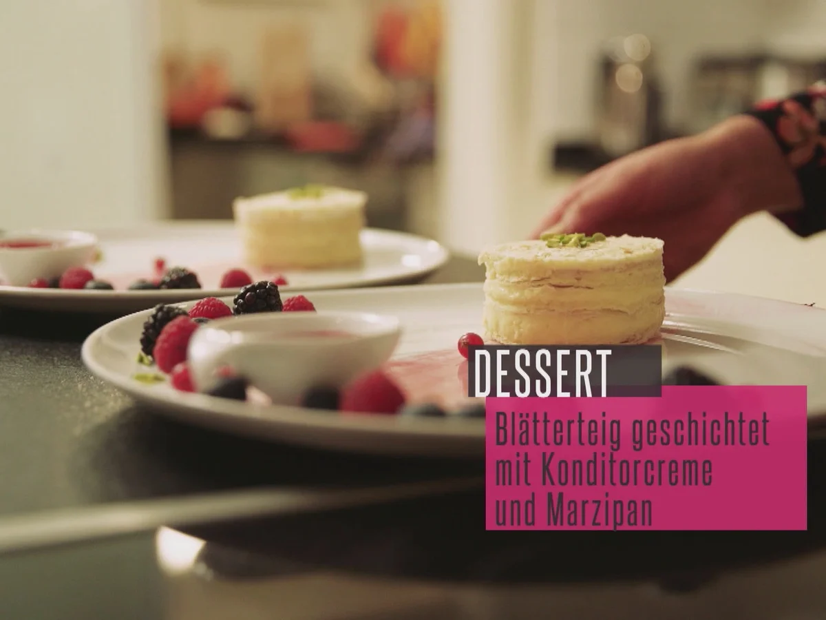 Rezept: Napoleon an Himbeersoße Bild Nr. 2 Napoleon an Himbeersoße - Rezept - Bild Nr. 2