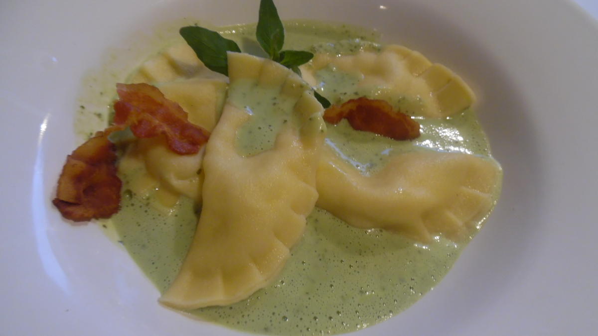 Ravioli mit Käsefüllung und Basilikum-Sahne-Soße - Rezept - Bild Nr. 5428