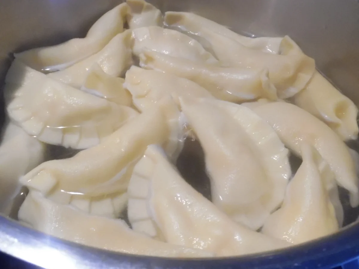 Ravioli mit Käsefüllung und Basilikum-Sahne-Soße - Rezept - Bild Nr. 5429