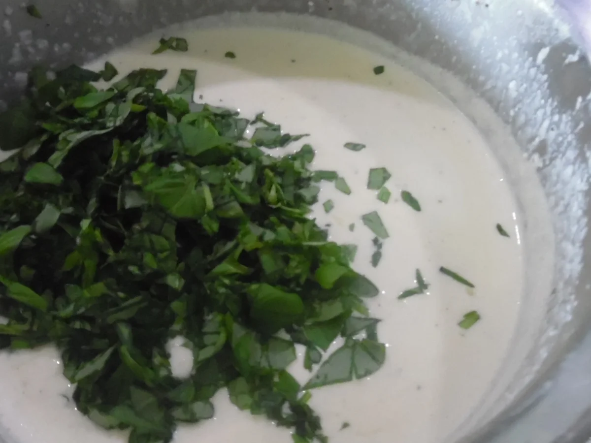 Ravioli mit Käsefüllung und Basilikum-Sahne-Soße - Rezept - Bild Nr. 5440