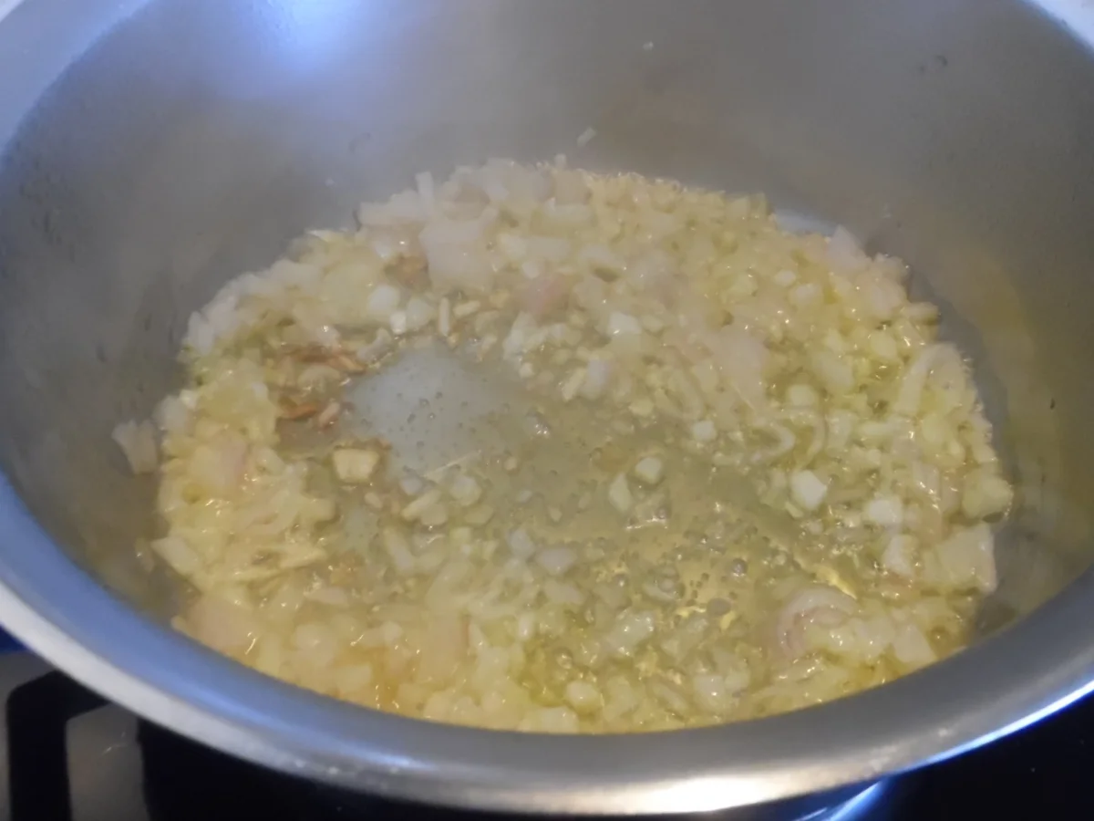 Ravioli mit Käsefüllung und Basilikum-Sahne-Soße - Rezept - Bild Nr. 5441