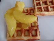 Buttermilch-Marzipanwaffeln mit Apfelkompott - Rezept - Bild Nr. 5428