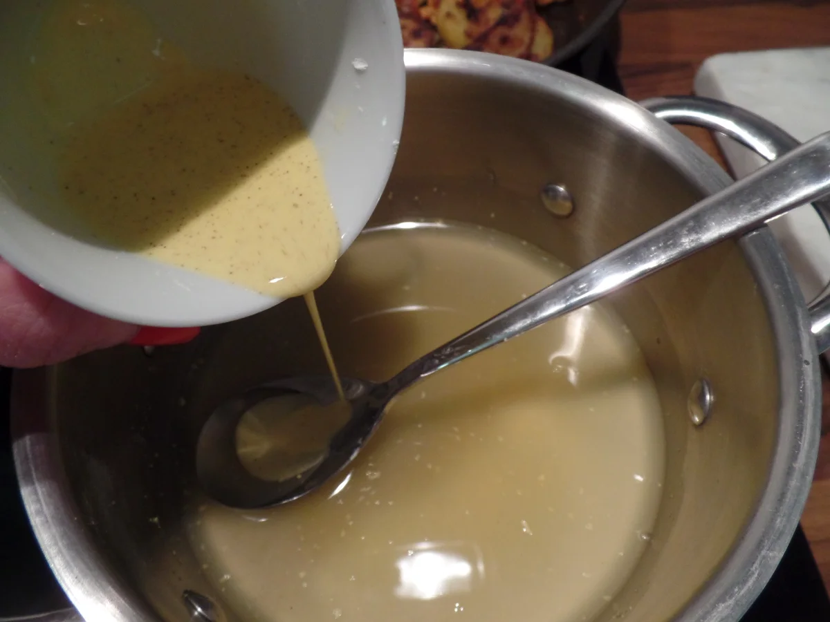 Buttermilch-Marzipanwaffeln mit Apfelkompott - Rezept - Bild Nr. 5438