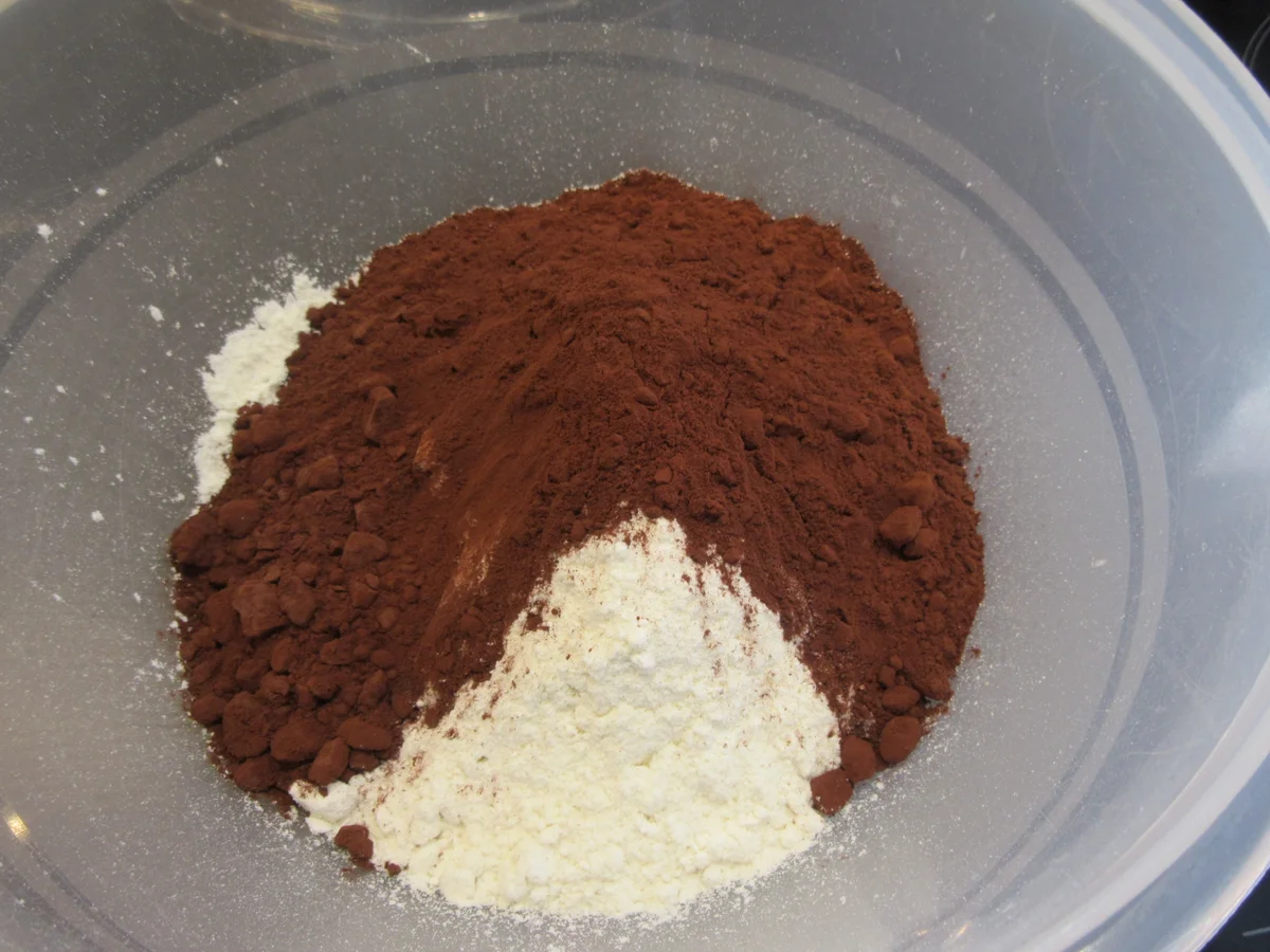 Rezept: Backen: Schokoladentorte "Sacher Art" Bild Nr. 5430 Backen: Schokoladentorte "Sacher Art" - Rezept - Bild Nr. 5430