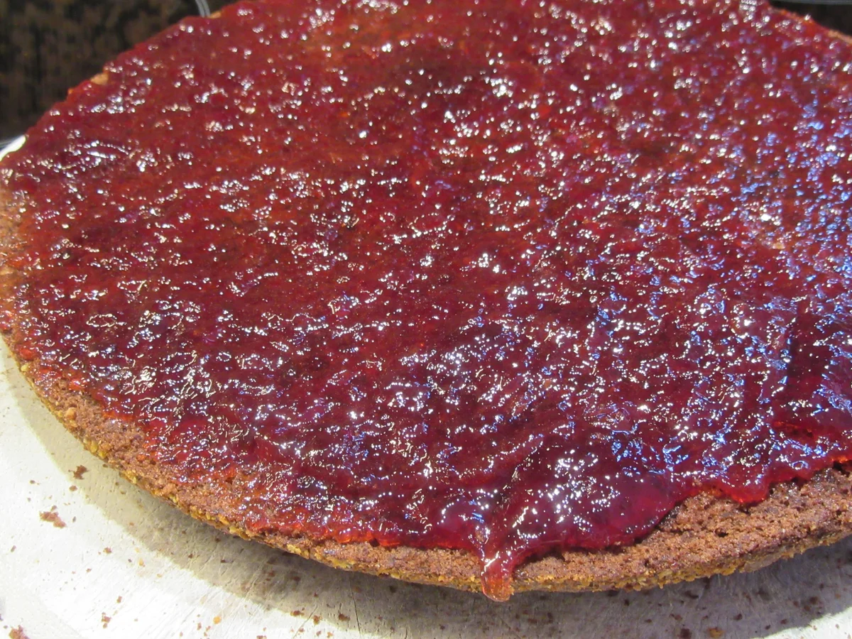 Rezept: Backen: Schokoladentorte "Sacher Art" Bild Nr. 5435 Backen: Schokoladentorte "Sacher Art" - Rezept - Bild Nr. 5435