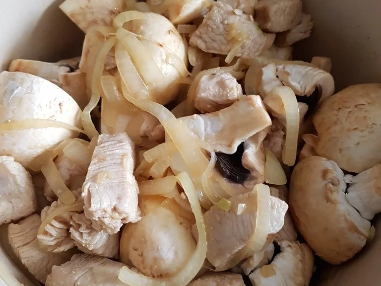 Rezept: Putenfilet Pilzgulasch à la Biggi Bild Nr. 5434 Putenfilet Pilzgulasch à la Biggi - Rezept - Bild Nr. 5434