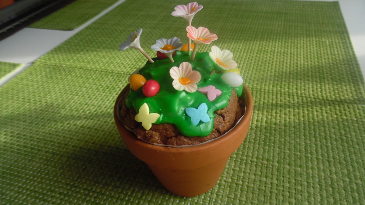 Blumentopf-Küchlein mit Pistazien und Mandeln - Rezept - Bild Nr. 5448
