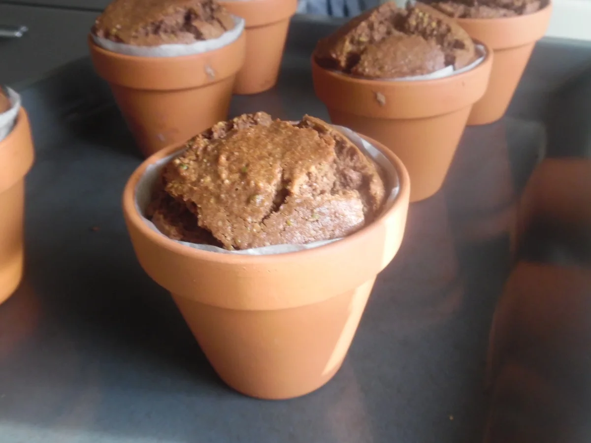 Blumentopf-Küchlein mit Pistazien und Mandeln - Rezept - Bild Nr. 5449