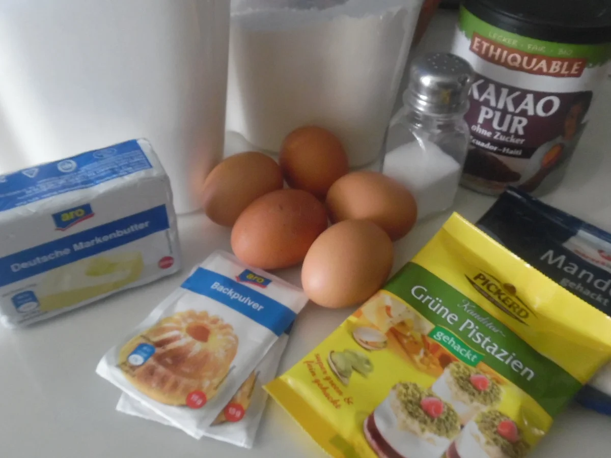 Blumentopf-Küchlein mit Pistazien und Mandeln - Rezept - Bild Nr. 5453