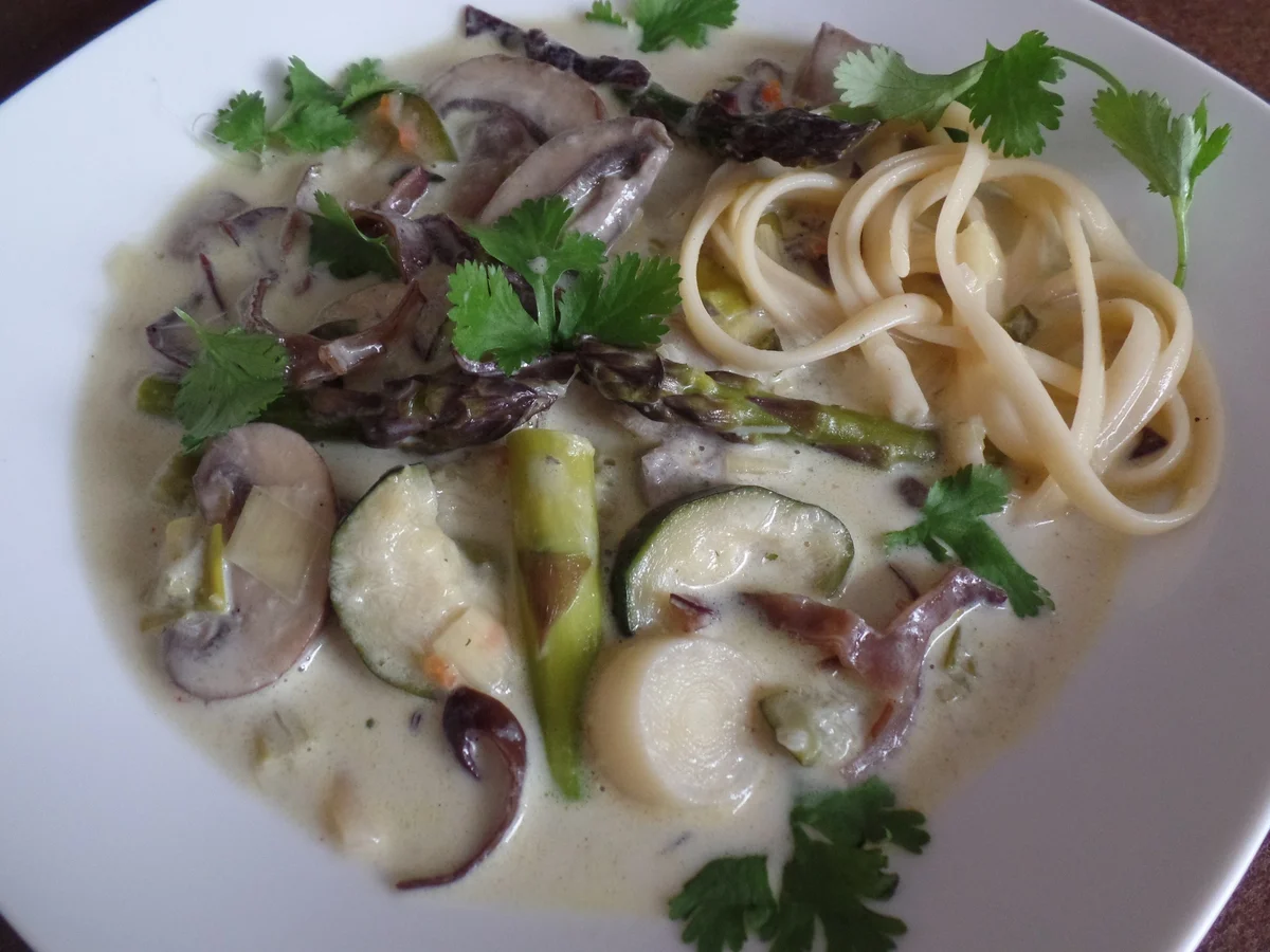 Kokos-Gemüsesuppe mit Nudeln - Rezept - Bild Nr. 5451