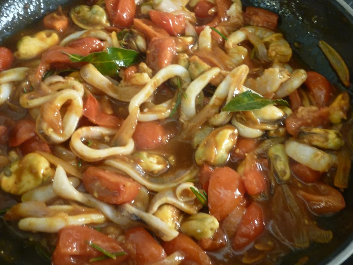 Frutti di Mare in pikanter Tomatensoße - Rezept - Bild Nr. 5459