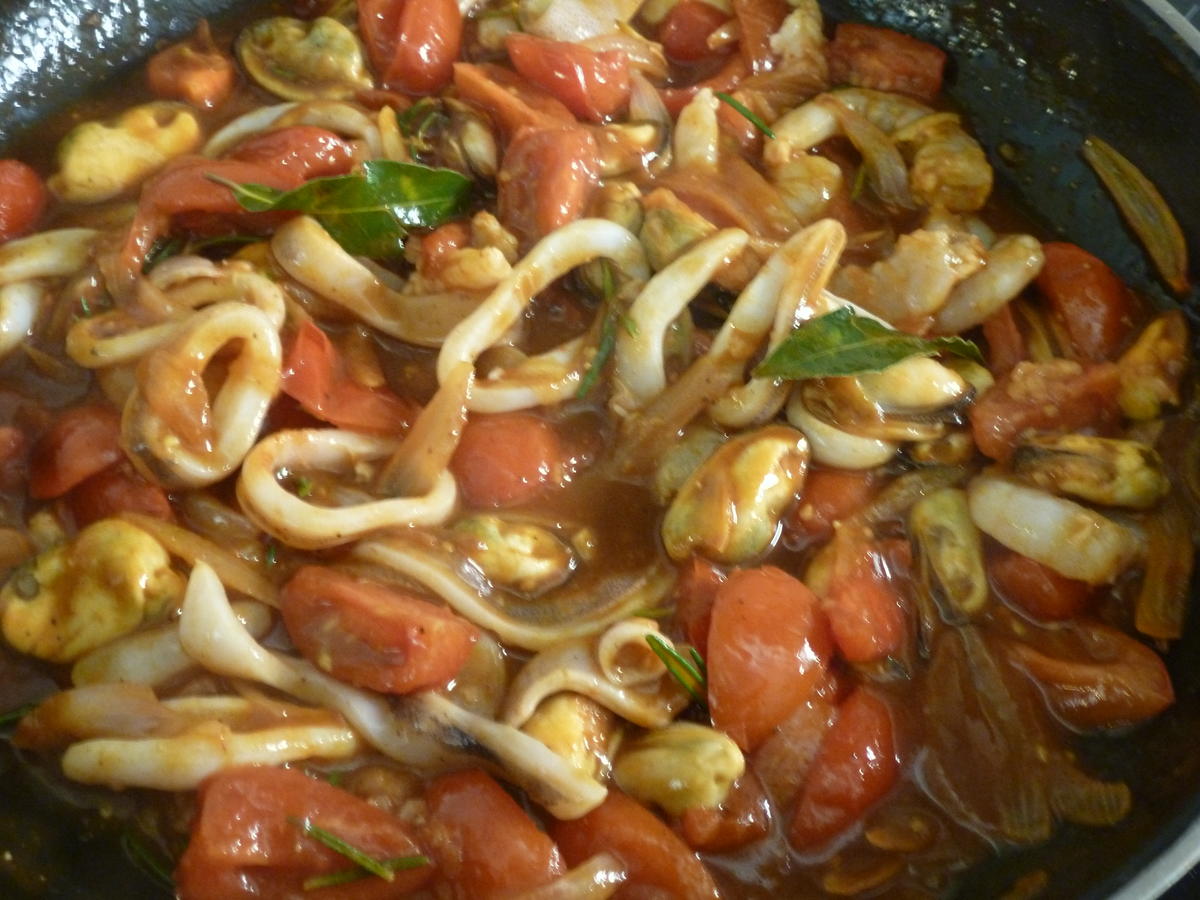 Frutti di Mare in pikanter Tomatensoße - einfach - von sTinsche