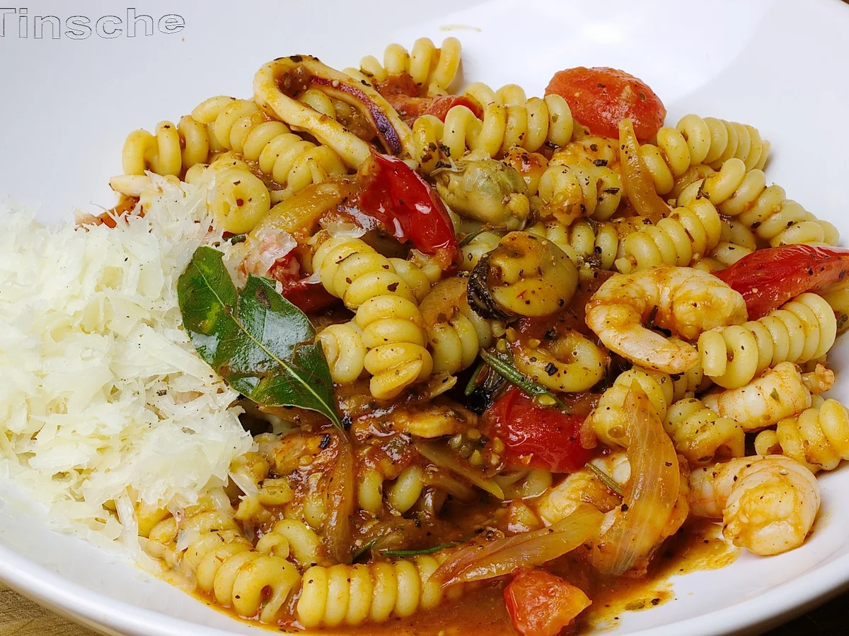 Frutti di Mare in pikanter Tomatensoße - Rezept - Bild Nr. 5463