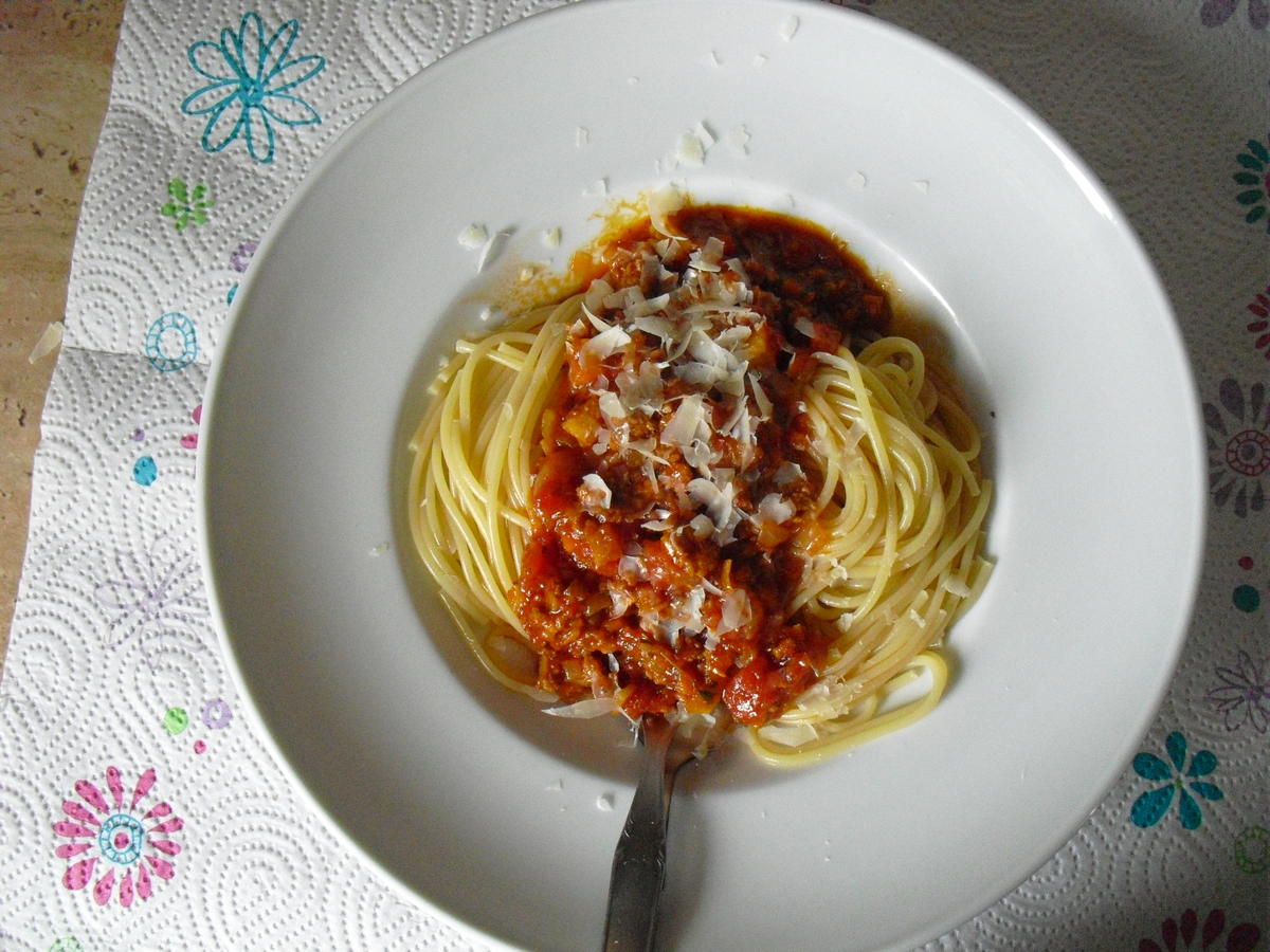 Hackfleisch-Tomatensoße +Spagetti - Rezept - Bild Nr. 5468