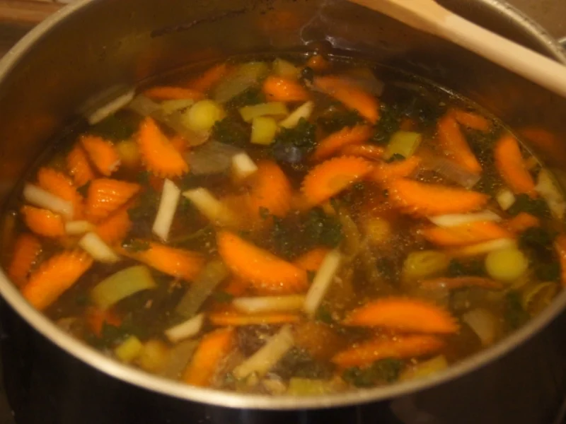 Kräftige Rindfleischsuppe mit Suppengemüse - Rezept - Bild Nr. 5480