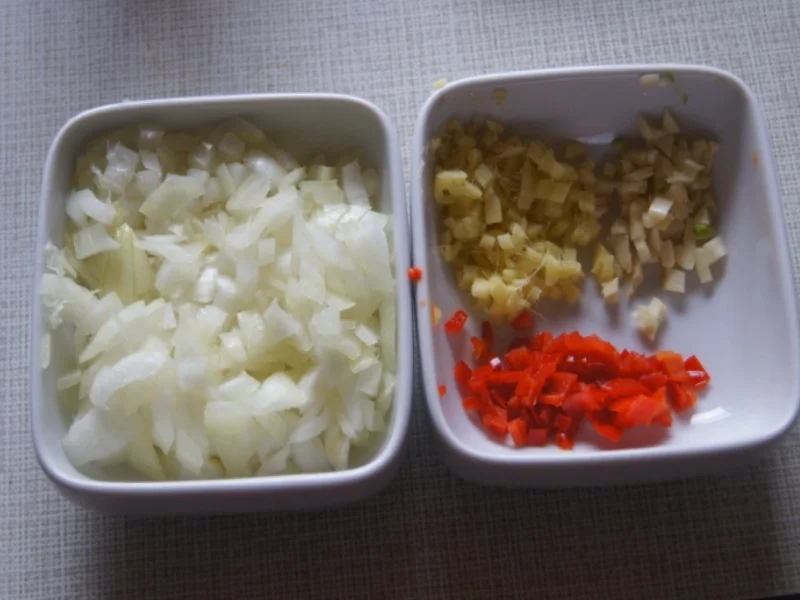 Eiercurry mit Tomaten und Fladenbrot - Rezept - Bild Nr. 5480