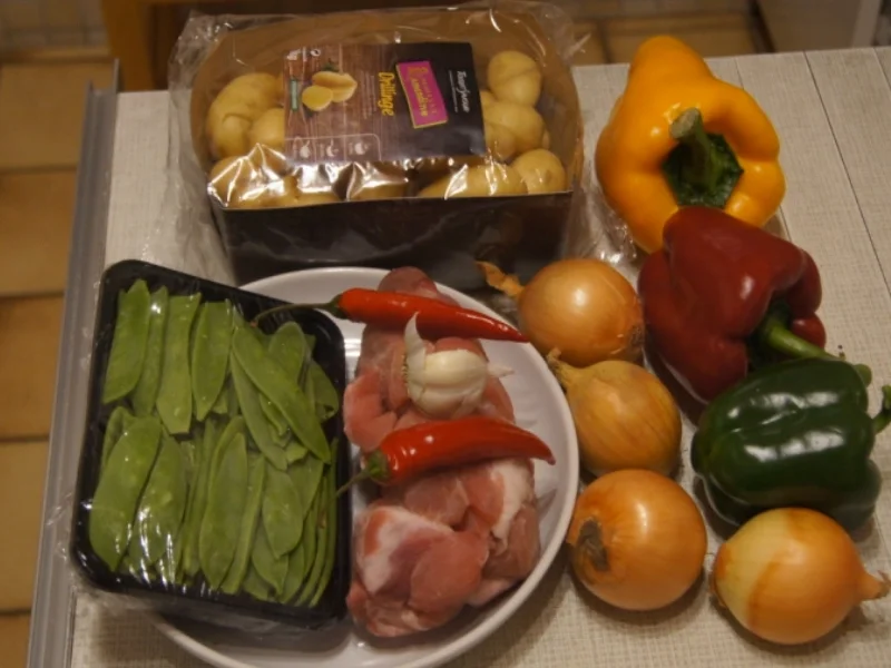 Schweine-Rahm-Gulasch mit Paprikamix und Champignons - Rezept - Bild Nr. 5485