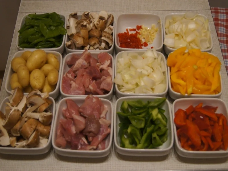 Schweine-Rahm-Gulasch mit Paprikamix und Champignons - Rezept - Bild Nr. 5487