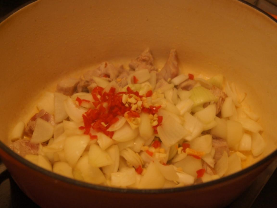 Schweine Rahm Gulasch mit Paprikamix und Champignons - einfach - von ...