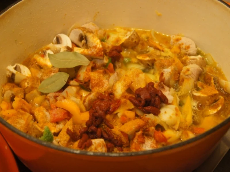 Schweine-Rahm-Gulasch mit Paprikamix und Champignons - Rezept - Bild Nr. 5493