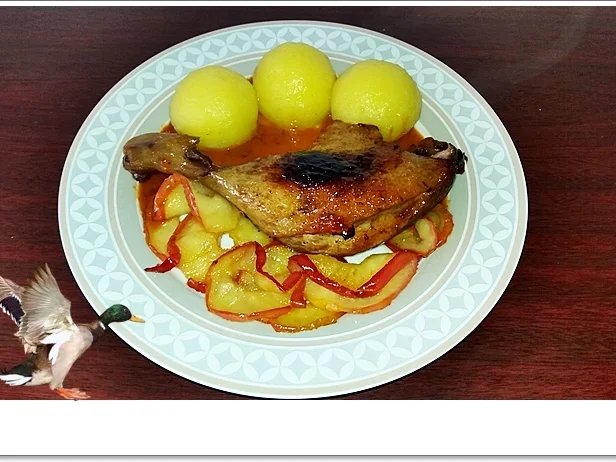 Barbarie Entenschenkel mit  Apfelscheiben  & Klöße - Rezept - Bild Nr. 5484