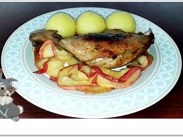 Barbarie Entenschenkel mit  Apfelscheiben  & Klöße - Rezept - Bild Nr. 5485