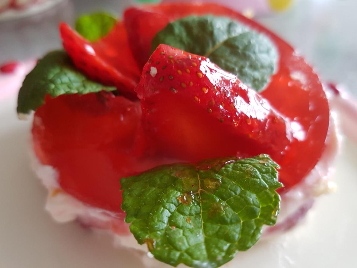 Schnelle &amp;quot;Erdbeertorte&amp;quot; (ohne Backen) - Rezept - kochbar.de