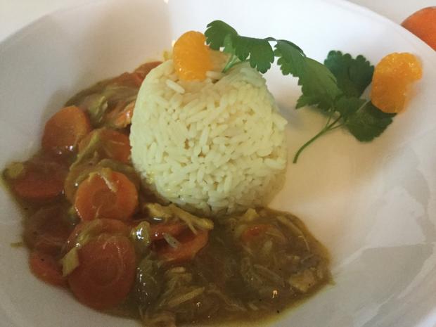 Kurkuma-Reis mit Möhren-Ingwer-Soße - Rezept - kochbar.de