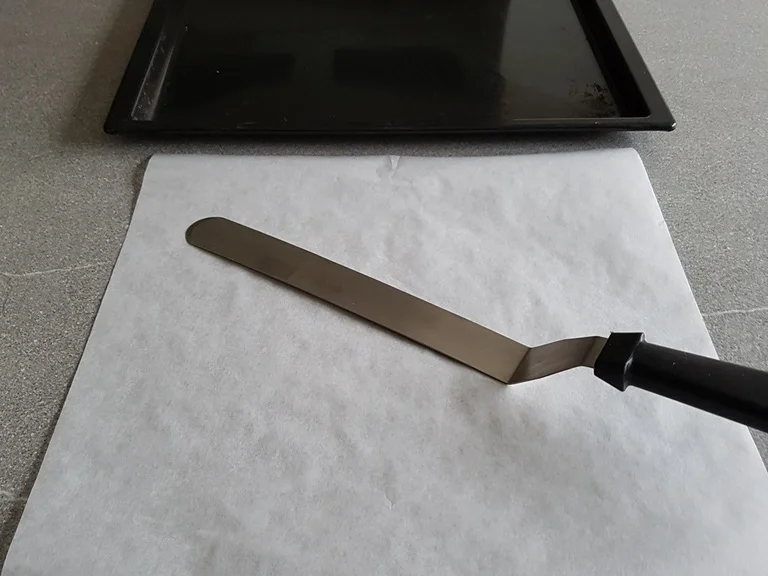 "Biskuitrolle" mit Erdbeer-Sahnefüllung sowie Schokotopping - Rezept - Bild Nr. 5486