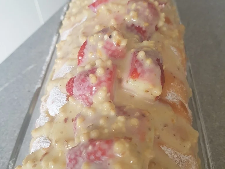 "Biskuitrolle" mit Erdbeer-Sahnefüllung sowie Schokotopping - Rezept - Bild Nr. 5505