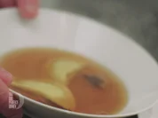 Pilz-Consommé mit Trüffel-Kartoffel-Ravioli - Rezept - Bild Nr. 5484
