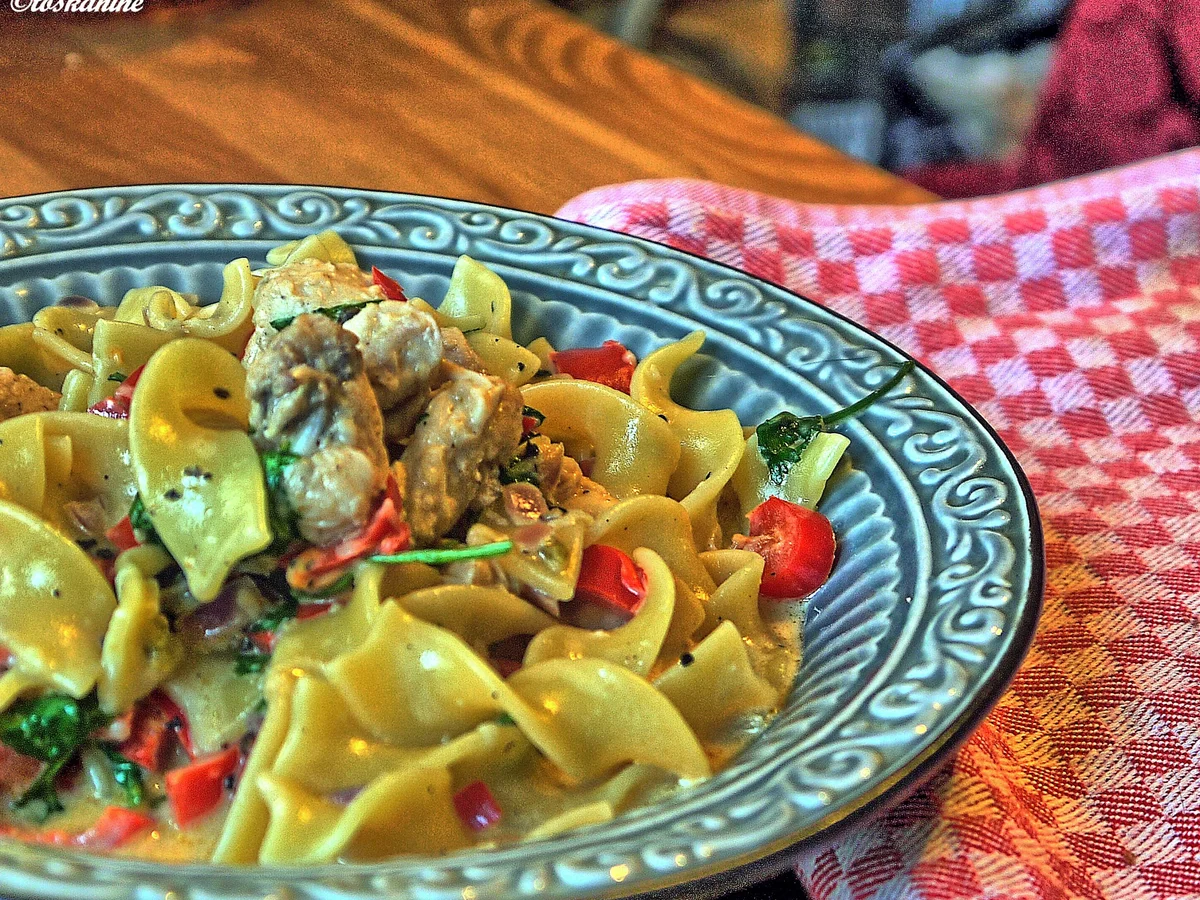 Pasta mit Hähnchenbrust und Spitzpaprika in Weinbrandsauce - Rezept - Bild Nr. 2