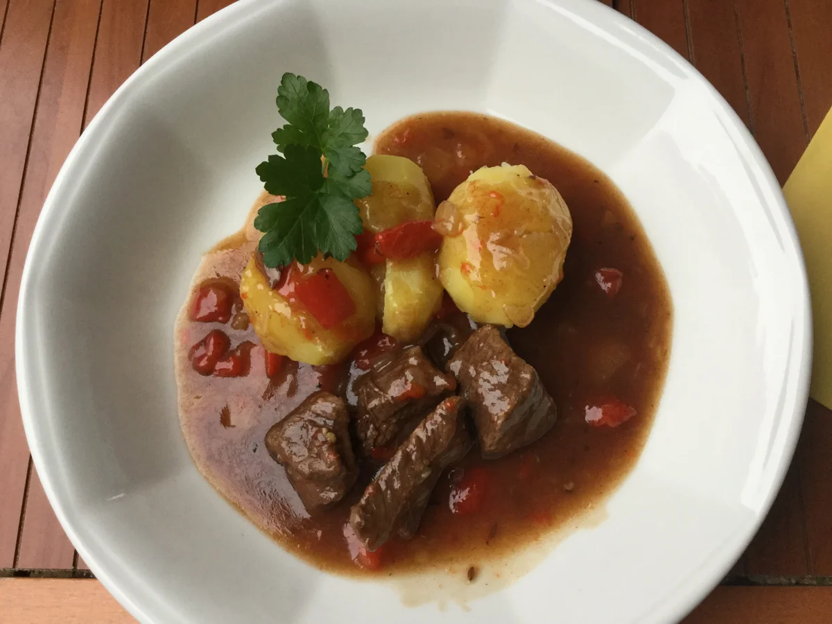 Rezept: Rindergulasch mit Paprika a la Ari Bild Nr. 5517 Rindergulasch mit Paprika a la Ari - Rezept - Bild Nr. 5517