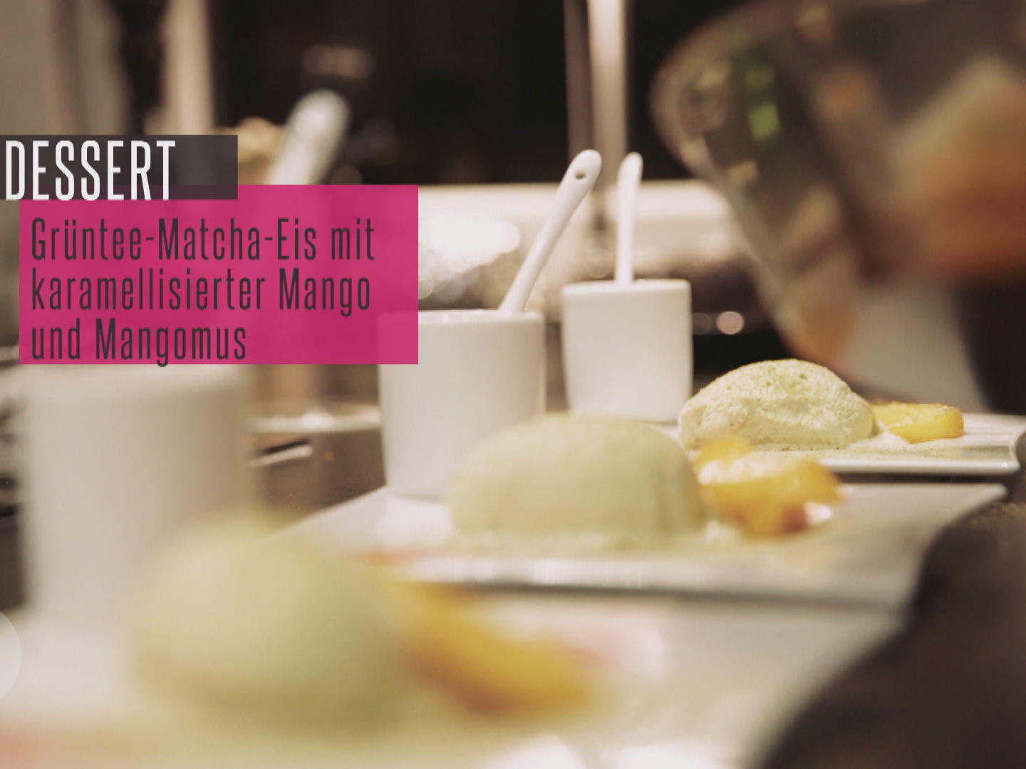 Bilder für Matcha-Eis mit karamellisierter, flambierter Mango - Rezept