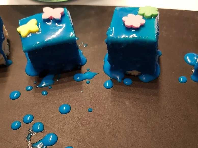 Rezept: Petit Four`s (Bildrezept zur einfachen Herstellung) Bild Nr. 5527 Petit Four`s (Bildrezept zur einfachen Herstellung) - Rezept - Bild Nr. 5527